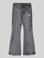 Spodnie i spodenki dla chłopców - Spodnie z poszerzaną nogawką i wyhaftowanym logo - miniaturka - grafika 1