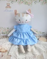 Maskotki i pluszaki - Kotek Olga przytulanka w błękitnej sukieneczce w kwiatuszki - miniaturka - grafika 1