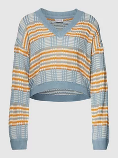 Swetry damskie - Sweter z dzianiny ze wzorem w paski, model „NMEINSTEIN” - grafika 1