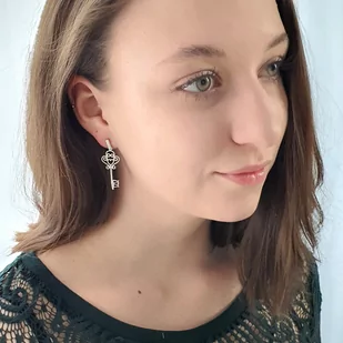 Kolczyki srebrne- Kluczyki białe - Kolczyki - miniaturka - grafika 1