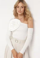 Bluzki damskie - Biała Asymetryczna Bluzka na Jedno Ramię z Aplikacją w Kształcie Kwiatu Liesara - miniaturka - grafika 1