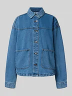 Bluzki damskie - Koszula jeansowa o kroju regular fit z nakładanymi kieszeniami model ‘KETTIE’ - miniaturka - grafika 1