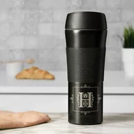 Kubki termiczne - Czarny kubek termiczny z powłoką antypoślizgową i grawerem - miniaturka - grafika 1