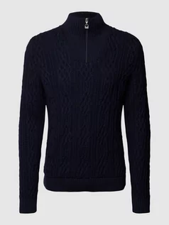 Swetry męskie - Sweter z dzianiny ze ściegiem warkoczowym model ‘HOVEN’ - grafika 1