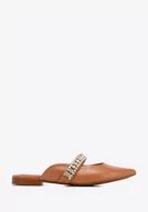 Klapki i japonki damskie - Damskie klapki skórzane z błyszczącym paskiem brązowe 38 - miniaturka - grafika 1