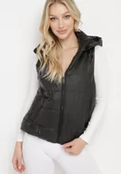 Kamizelki damskie - Czarna Kamizelka z Odpinanym Kapturem i Kieszeniami Pikowana Aggevia - miniaturka - grafika 1