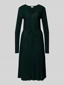 Sukienki - Sukienka o długości do kolan z dekoltem w serek model ‘PLISA’ - miniaturka - grafika 1