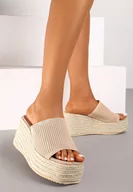 Klapki i japonki damskie - Beżowe Klasyczne Klapki na Plecionym Koturnie Nelmarin - miniaturka - grafika 1