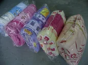 Kołdry - Kołdra wełniana 140x200 drukowana Karo (kolor/dobierany losowo) - miniaturka - grafika 1