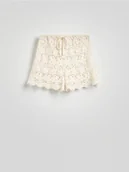 Swetry damskie - Reserved - Ażurowe szorty plażowe - złamana biel - miniaturka - grafika 1