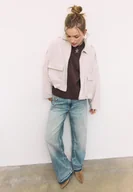 Kurtki damskie - Stradivarius Kurtka balonowa ze sztucznego zamszu Ecru L - miniaturka - grafika 1