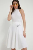 Sukienki - Love Moschino sukienka z domieszką lnu kolor biały mini rozkloszowana - miniaturka - grafika 1