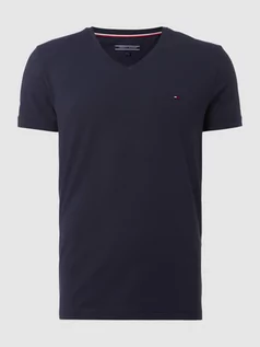 Koszulki męskie - T-shirt o kroju Slim Fit z dekoltem w serek - grafika 1