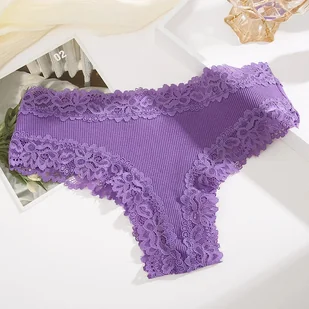 Figi z prążkowanego materiału z koronką - Fioletowy XL - Majtki damskie - miniaturka - grafika 1