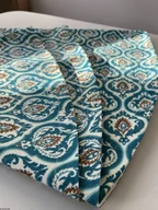 Obrusy i serwetki - Okrągły bawełniany obrus plamoodporny turkusowego koloru z wzorem Orientał - miniaturka - grafika 1