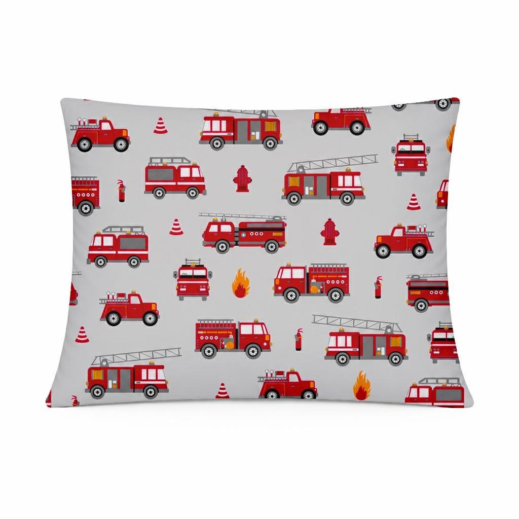Poszewka bawełniana 50x60 szara w czerwone wozy strażackie, dziecięcy nowoczesny - COTTON HOME KIDS
