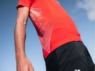COMPRESSPORT Koszulka biegowa PERFORMANCE SS T-SHIRT  high risk red/white - Koszulki sportowe męskie - miniaturka - grafika 4