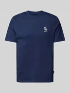 Koszulki męskie - T-shirt z wyhaftowanym detalem model ‘JEPPE’ - miniaturka - grafika 1