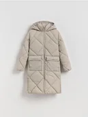 Kurtki i płaszcze dla dziewczynek - Reserved - Długi pikowany płaszcz z kapturem - beżowy - miniaturka - grafika 1