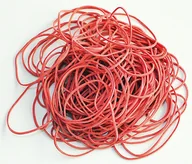 Gumki biurowe - Q-CONNECT Gumki recepturki 100g, średnica 50mm, czerwone KF16075 - miniaturka - grafika 1