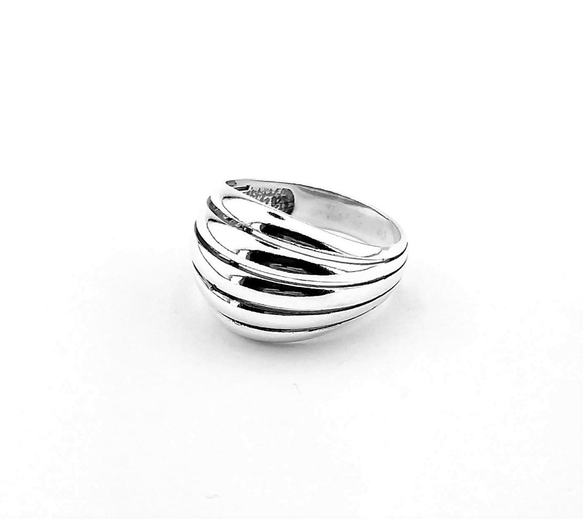 Srebrny pierścionek oksydowany pr925 R17