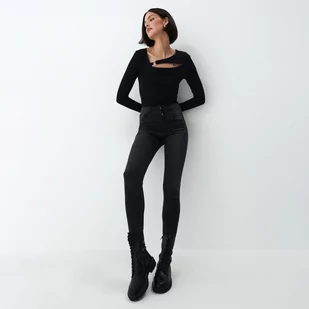 Mohito - Ciemne jeansy skinny - Czarny - Spodnie damskie - miniaturka - grafika 1