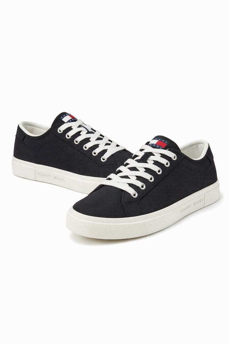 TOMMY JEANS CZARNE TRAMPKI DAMSKIE NA BIAŁEJ PODESZWIE 40 2I4A