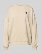 Swetry damskie - Sweter o kroju relaxed fit z wyhaftowanym sercem Model 'TALIA' - miniaturka - grafika 1