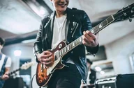 Czasopisma - Nauka gry na gitarze basowej - zajęcia stacjonarne - miniaturka - grafika 1