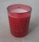 Świece - Świeca w szkle wiśnowa w gwiazdki 79/65 mm - miniaturka - grafika 1