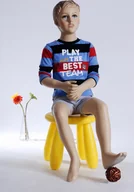 Manekiny wystawowe - Manekin BB-12 małe dziecko. Kolor skóry siedzący elegancki nowoczesny. Wymodelowana fryzura - miniaturka - grafika 1