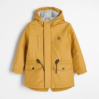 Kurtki i płaszcze dla chłopców - Reserved Płaszcz z ociepleniem z recyklingu - Żółty - grafika 1