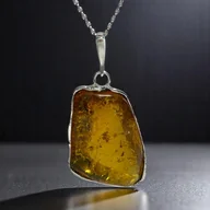 Wisiorki - Wisiorek srebrny z bursztynem asymetryczny - miniaturka - grafika 1