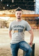 Koszulki jeździeckie - ESKADRON Koszulka męska KEN-T Equestrian Fanatics grey melange - miniaturka - grafika 1