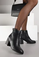 Botki damskie - Czarne Botki do Kostki Vices na Słupkowym Obcasie z Okrągłą Aplikacją z Tyłu Wadvire - miniaturka - grafika 1