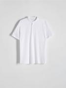 Koszulki męskie - Reserved - Koszulka polo ze stójką - biały - miniaturka - grafika 1
