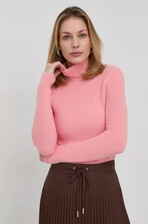 Swetry damskie - Guess Sweter damski kolor różowy lekki z golfem - grafika 1