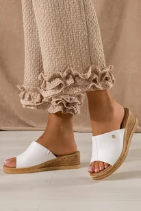 Białe klapki damskie Sergio Leone zabudowane na koturnie złota ozdoba skórzana wkładka KL191-CA - Klapki i japonki damskie - miniaturka - grafika 1