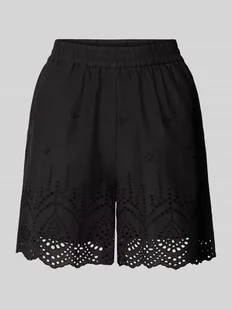 Szorty o kroju regular fit z haftem angielskim model ‘Caylin’ - Spodenki damskie - miniaturka - grafika 1