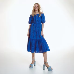 Sukienki - Reserved Ażurowa sukienka midi - Niebieski - grafika 1