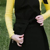 Fartuchy i rękawice kuchenne - Czarny fartuch kuchenny / florystyczny / kosmetyczny - miniaturka - grafika 1