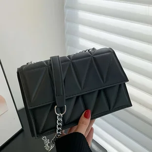 TEMU Modna Pikowana Torba Na Ramię, Damska Torba Na Ramię Z Łańcuszkiem, Minimalistyczna Kwadratowa Torebka Z Klapką - Torebki damskie - miniaturka - grafika 1