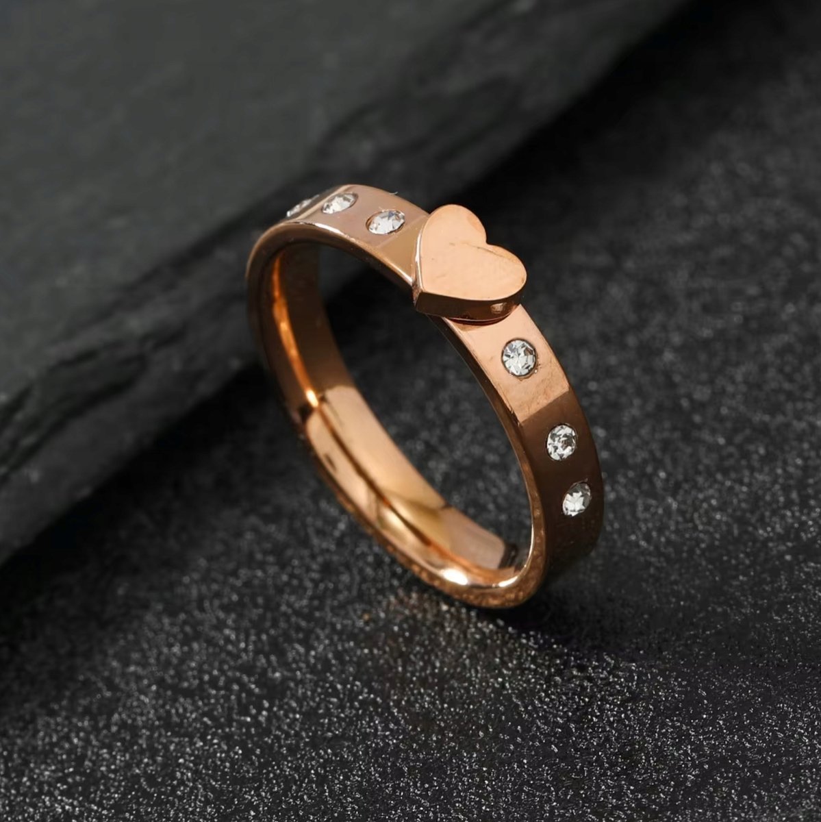 Pierścionek z Sercem i Cyrkoniami Różowe Złoto Elegancki Minimalistyczny
