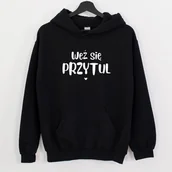 Bluzy damskie - damska bluza z kapturem czarna weź się przytul - miniaturka - grafika 1