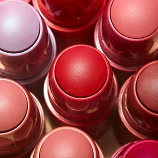 3INA 3INA The No-Rules Stick Light Brown 5.0 g - Rozświetlacze do twarzy i ciała - miniaturka - grafika 11