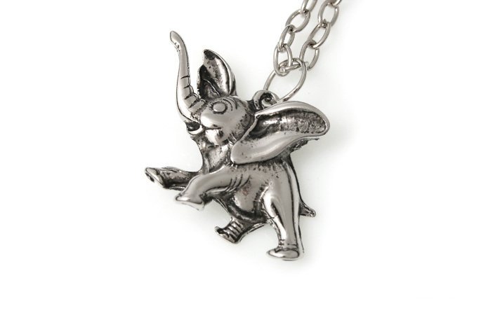 Duży Uśmiechnięty Słoń Na Łańcuszku