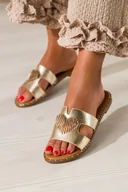 Klapki i japonki damskie - Złote klapki damskie na ozdobnej płaskiej podeszwie geometryczne wycięcia złote serce Carla G220P - miniaturka - grafika 1