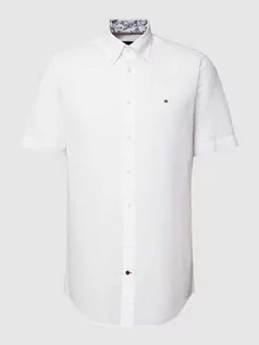 Koszule męskie - Koszula biznesowa o kroju regular fit z kołnierzykiem typu button down - grafika 1