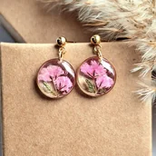 Kolczyki - Kolczyki z suszonymi kwiatami różowej gipsówki - miniaturka - grafika 1