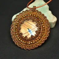 Naszyjniki - Arsa, medalion z labradorytem, haft koralikowy, beading - miniaturka - grafika 1